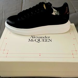 Authentic Alexander McQueen sneaker size 44